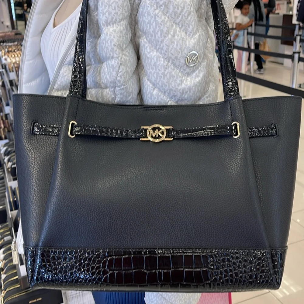 MICHAEL KORS
Reed Large Leather Belted Satchel Shoulder Tote Handbag 
Black - Picture 12 of 16